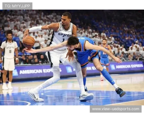 NBA西部决赛：马刺103-82击败雷霆，大比分扳成2-2，文班亚马33分_赛场_球员